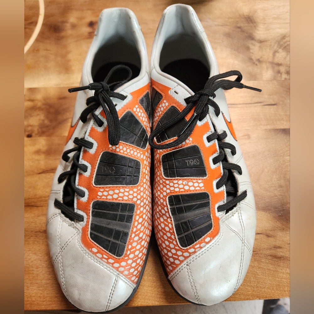 Nike Mens Total 90 lll Indoor Soccer Shoes US Mens Size 9.5 Silver & Orange T90